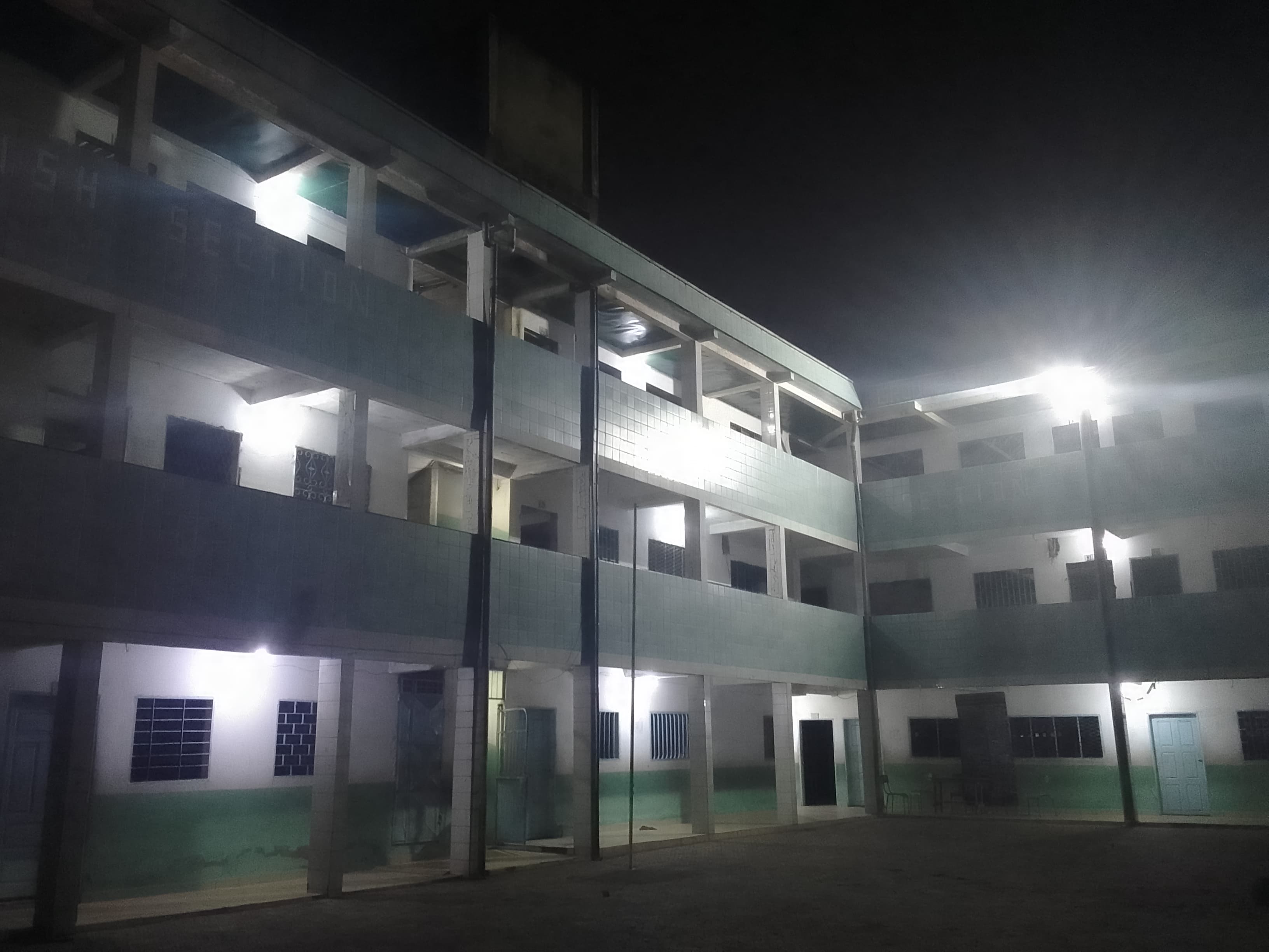 Bâtiments éclairés du Cours du Soir La Patience